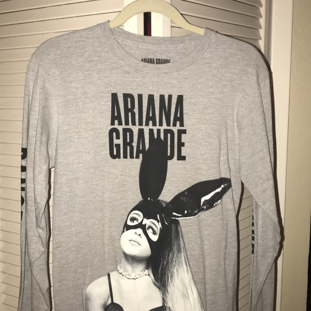Ariana Grande t shirt